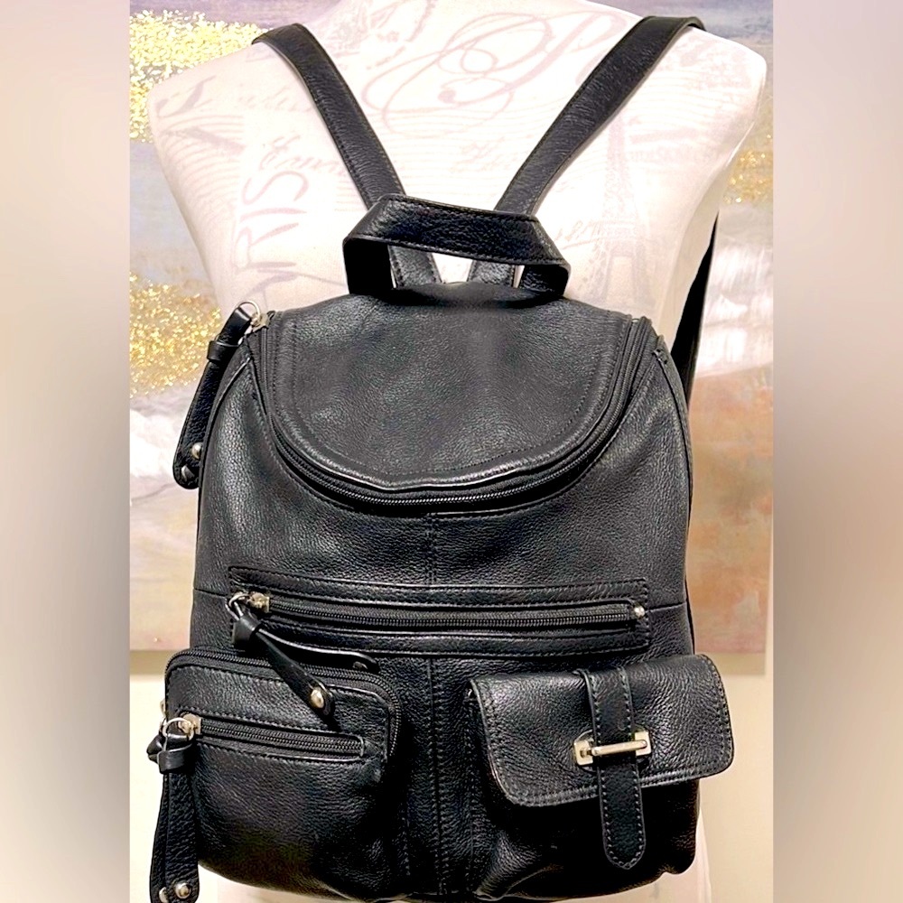 PELLE STUDIO Pebble Leather Backpack Sling Bag, Black, Leopard fabric interior